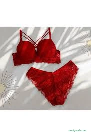 Kirmizi İç Giyim