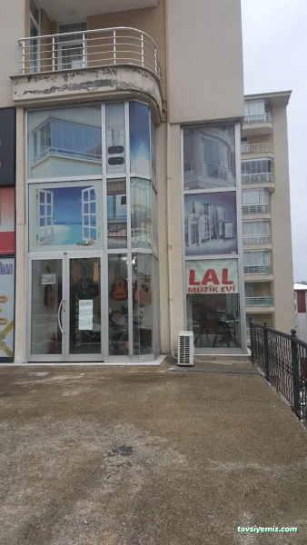 Lal Müzik Evi