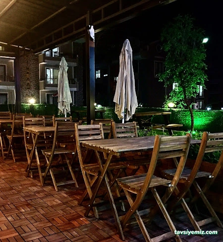Le Kantin Cafe Garden