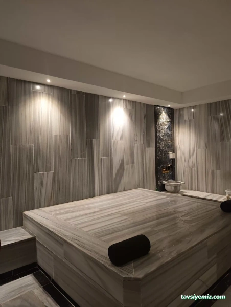 Mills Hotel Spa Center