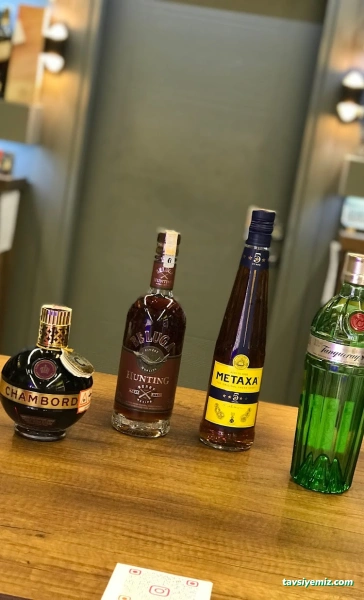 Myth Meze Tekel Gross