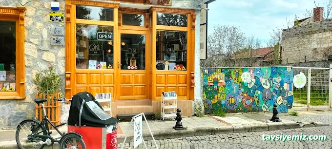 Oku Kitabevi & Sanat Galerisi & Yayınevi