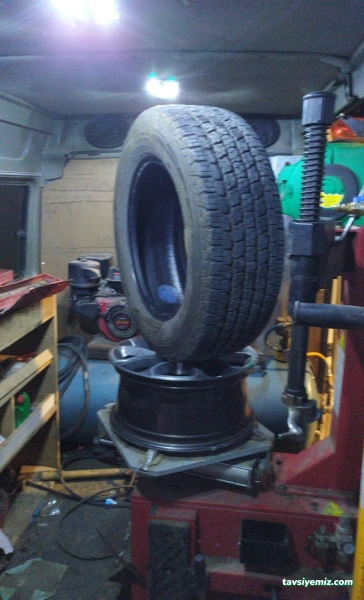 Özen İş Oto Mobil Yardım Yolda Lastik Tamir