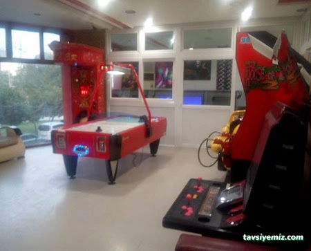 Özgür Game Center
