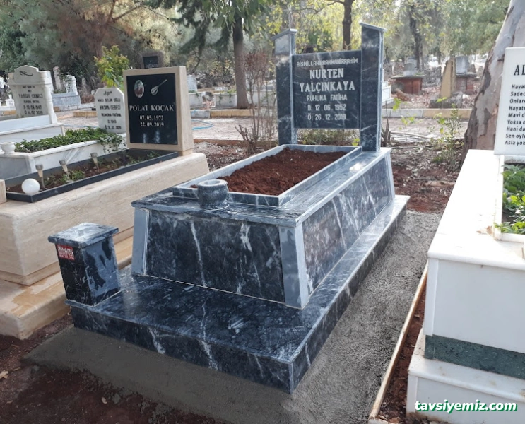 Özkarmer Antalya Mezarcı, Mezar Taşı