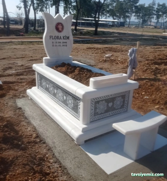 Özkarmer Antalya Mezarcı, Mezar Taşı