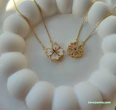 Pia Hediyelik,Piercing