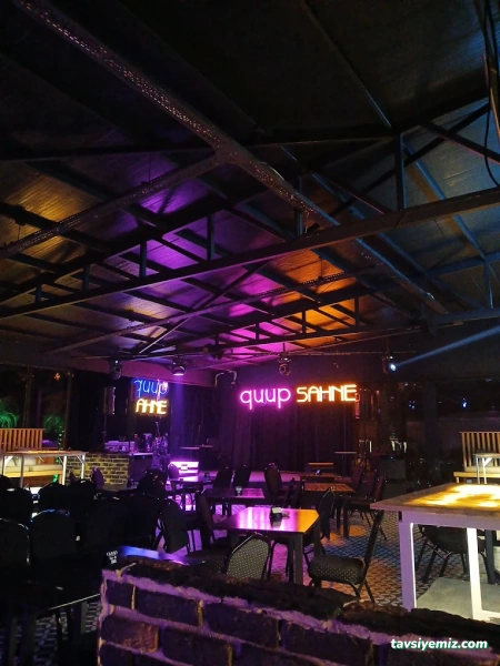 Quup Lounge Performance