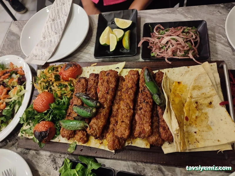 Real Gross - Toros Et Mangal