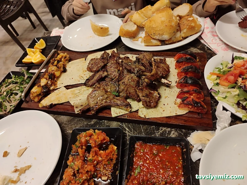 Real Gross - Toros Et Mangal