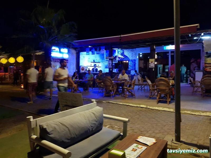 Roy's Place Karaoke Bar