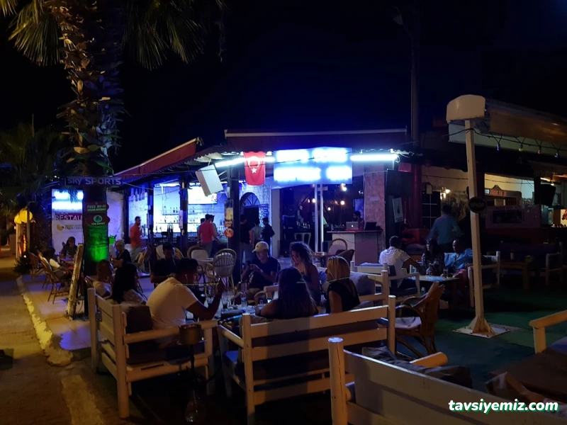 Roy's Place Karaoke Bar