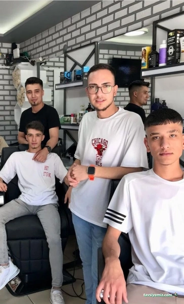 Rüştü Naz Erkek Kuaförü