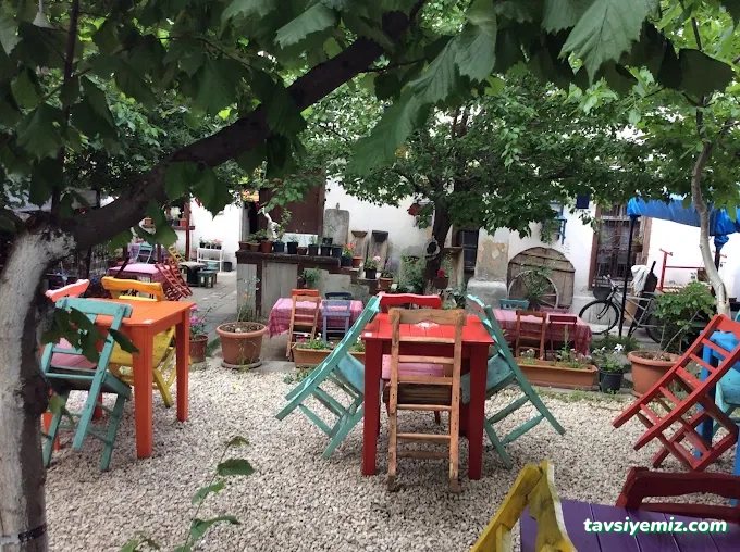 Tarihi Kadınana Konağı Antika Hediyelik Eşya Kafe Restaurant