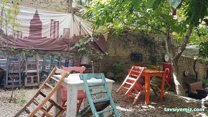 Tarihi Kadınana Konağı Antika Hediyelik Eşya Kafe Restaurant