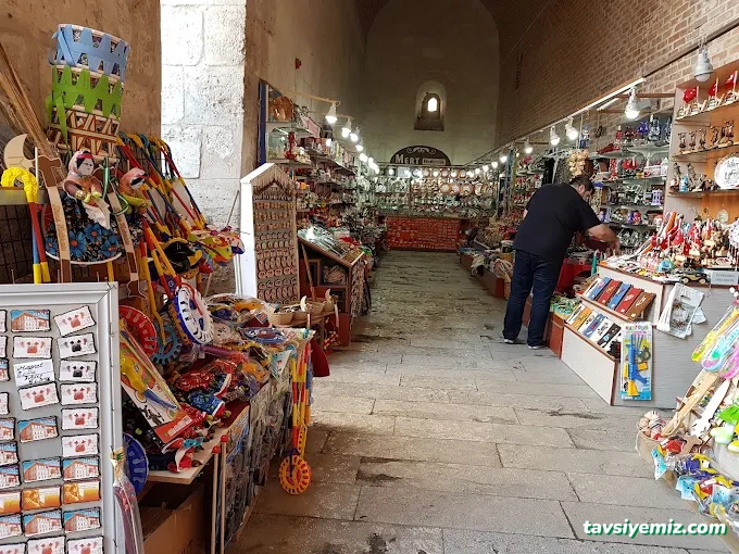 Tozlu Raflar Hediyelik Eşya