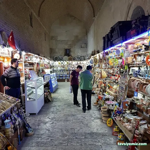 Tozlu Raflar Hediyelik Eşya