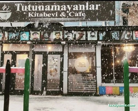 Tutunamayanlar Kitabevi & Kafe