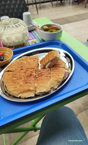 Üstün Kahvaltı Börek