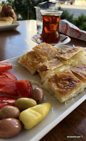 Üstün Kahvaltı Börek