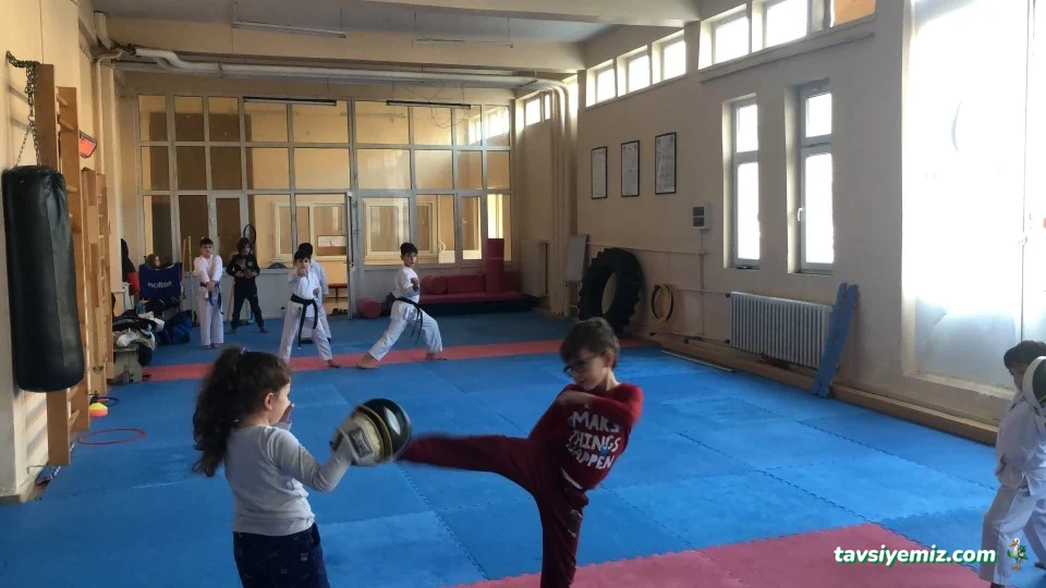 Uzakdoğu Sporları Salonu