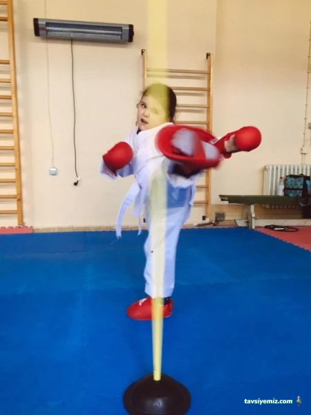 Uzakdoğu Sporları Salonu