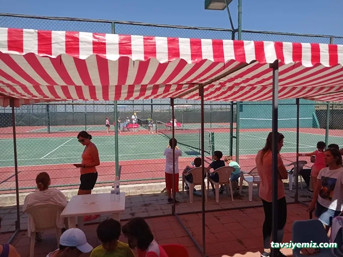 Vali Mustafa Yaman Tenis Kortları