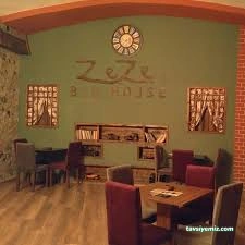 Zeze Cafe Bar